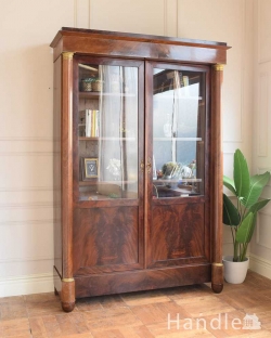 アンティーク家具 アンティークのキャビネット フランスのゴージャスなアンティーク家具、ガラスキャビネット（本棚） 