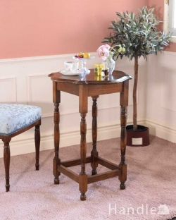 アンティーク家具 アンティークのテーブル 脚のデザインが美しい小さなテーブル、アンティークのオケージョナルテーブル