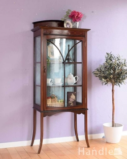 アンティーク家具 アンティークのキャビネット 華奢な脚が美しい英国アンティーク家具、クラシックなガラスキャビネット