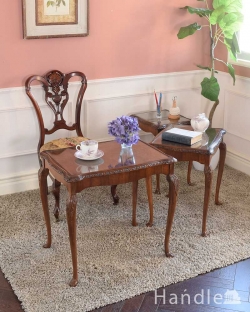 アンティーク家具 アンティークのテーブル 優雅な英国のアンティーク家具、ガラス付き天板のコーヒーテーブル（ネストテーブル）