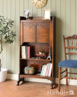 アンティーク家具 ビューロー 英国らしい彫が魅力、どこにでも置けるアンティーク家具スチューデントビューロー