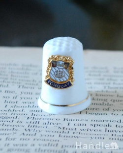 アンティーク雑貨 アンティーク食器 イギリスで見つけたアンティークシンブル（TORQUAY）トーキー