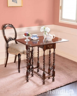 アンティーク家具 アンティークのテーブル 英国らしいアンティーク家具、スモールサイズの伸張式のゲートレッグテーブル