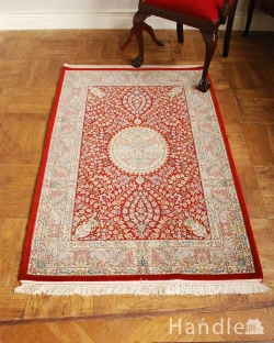 アンティーク雑貨 トライバルラグ・トルコ絨毯 お花の模様がたっぷり描かれた、イランの聖地クムの絨毯