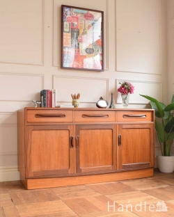 アンティーク家具 アンティークのキャビネット リビングボードにおススメ、イギリスで見つけたG-planのアンティークサイドボード