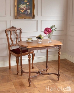 アンティーク家具 アンティークのテーブル 優雅なティータイムを演出するフランスのアンティーク家具、美しいオケージョナルテーブル