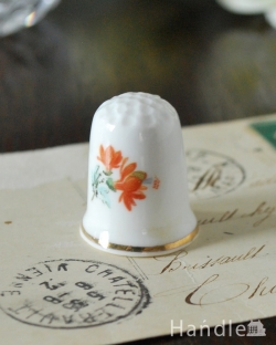 アンティーク雑貨 アンティーク食器 英国のアンティーク雑貨、オレンジのお花の模様が可愛いシンブル