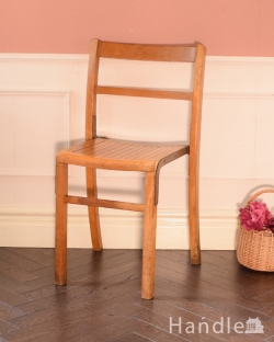 イギリスで買い付けたアンティークの椅子、大人も使えるスクールチェア