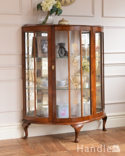 アンティーク家具 アンティークのキャビネット 英国で見つけたミラーバックの美しいガラスキャビネット、ウォルナット材のアンティーク家具