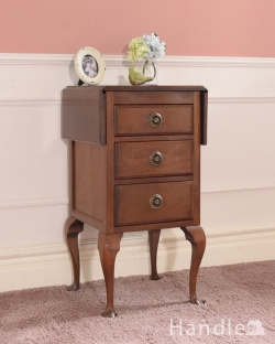 アンティーク家具 アンティークのチェスト アンティークの英国輸入家具、伸張式の天板付きのベットサイドチェスト