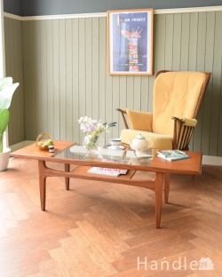 アンティーク家具 アンティークのテーブル G-PLANのおしゃれなローテーブル、棚が付いた北欧スタイルのビンテージテーブル