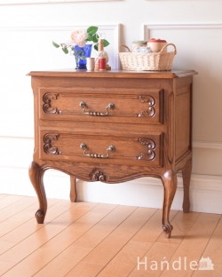 アンティーク家具 アンティークのチェスト 南フランスのアンティーク家具、猫脚の華やかなベッドサイドチェスト