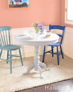フレンチアンティーク調の丸いダイニングテーブル、シャビーシックなペイントの家具