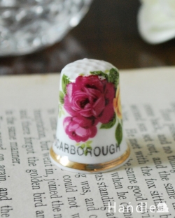 アンティーク雑貨 アンティーク食器 イギリスのアンティーク雑貨、Scarborough（スカボロー）のシンブル