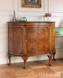 アンティーク家具 アンティークのキャビネット 英国の美しいアンティーク家具、ハーフムーン形のサイドボード