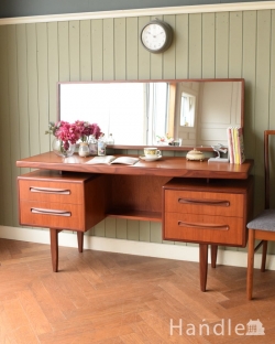 アンティーク家具 アンティークのドレッサー G-PLANのフレスコシリーズ、デスクにもおススメのヴィンテージドレッサー