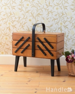 アンティーク家具 ブランケットボックス・収納ボックス アンティークのソーイングボックス、イギリスの可愛らしいお針箱