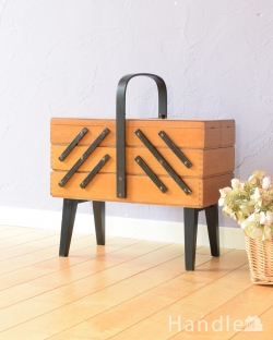 アンティーク家具 ブランケットボックス・収納ボックス アンティークのソーイングボックス、イギリスで見つけた脚付きのお針箱