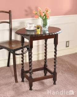 アンティークのオケージョナルテーブル、オーバル形のツイスト足のテーブル