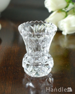 アンティーク雑貨 アンティーク花瓶 イギリスのアンティークプレスドグラス、小さくて可愛いフラワーベース（一輪挿し）