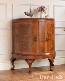 アンティーク家具 アンティークのキャビネット ウォールナット材のアンティーク家具、杢目が美しいハーフムーンのサイドボード