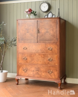 アンティーク家具 アンティークのキャビネット 英国アンティークのチェストキャビネット、ウォールナットの杢目が美しいカップボードチェスト