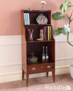 アンティーク家具 アンティークのキャビネット 英国アンティークのオープンシェルフ、高級感のあふれる小ぶりな本棚