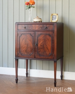 アンティーク家具 アンティークのキャビネット アンティークのサイドキャビネット、美しい杢目のイギリスの家具