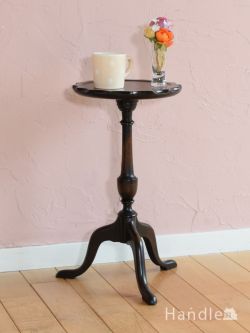 英国アンティークのおしゃれなテーブル、美しい3本脚が魅力的なワインテーブル