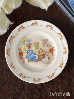 アンティーク雑貨 アンティーク食器 英国ロイヤルドルトンのアンティーク陶磁器、バニキンズの可愛いお皿（ROYAL DOULTON）