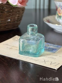 アンティーク雑貨 アンティークビン・香水瓶 イギリスから届いたビクトリアンガラス瓶、スクエア型のアンティークのインクボトル