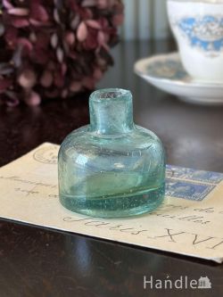 アンティーク雑貨 アンティークビン・香水瓶 英国アンティークのインクボトル、丸い形が可愛いインクビン