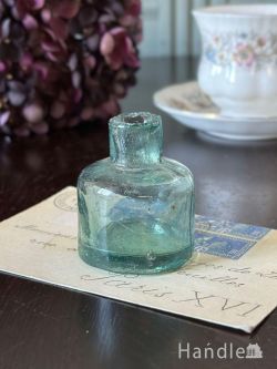アンティーク雑貨 アンティークビン・香水瓶 ビクトリア時代のアンティーク雑貨、ラムネ色の可愛いインクビン