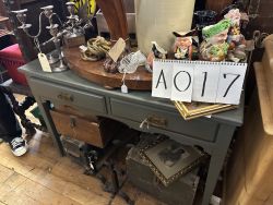 到着予定商品  アンティーク　サイドテーブル