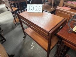 到着予定商品  ビンテージ　伸長式トローリーテーブル