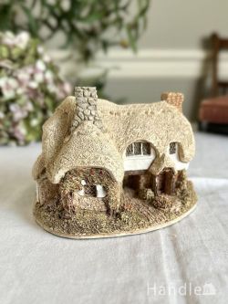 茅葺屋根が可愛いレンガ造りの農家のお家、イギリスから届いたリリパットレーン（Lilliput Lane）(h-1137-z)