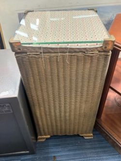 到着予定商品  ロイドルーム　アンティークランドリーボックス