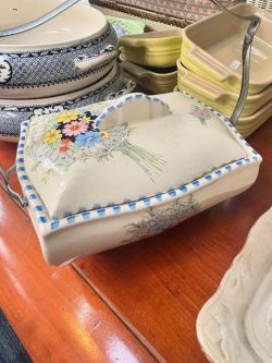 到着予定商品  アンティークボーンチャイナテリーヌ