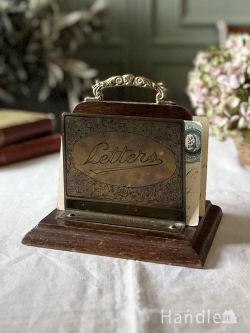 アンティーク雑貨 その他アンティーク雑貨 イギリスから届いたアンティークのレターラック、バラのお花の模様が美しい持ち手付きのスタンドラック