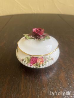 到着予定商品  ロイヤルアルバートアンティ―ク　ふた付き小物入れ