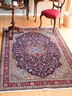 絨毯  ビンテージのサルーク（Saroogh）の鉄の絨毯、とっても美しいペルシャ絨毯