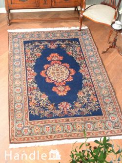 絨毯  深いブルー色に惹かれるサルークの絨毯、とっても美しいアンティークのペルシャ絨毯