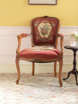 アンティークチェア・椅子 パーソナルソファ オトナ色の美しい猫足サロンチェア、フランスアンティークのプチポワン椅子