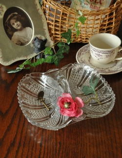 アンティーク雑貨  1940年代のアンティーク プレスドグラス 