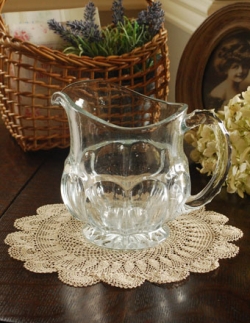 アンティーク雑貨  アンティークガラスのソースジャグ、テーブルアイテム