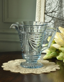 アンティーク雑貨  アンティークのお洒落なインテリア雑貨　ガラスのピッチャー