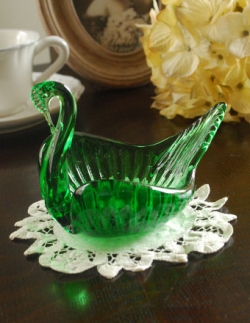 アンティーク雑貨  英国の美しいディスプレイ雑貨、アンティークプレスドグラス