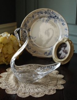 アンティーク雑貨 優雅なスタイルのスワンのオブジェ アンティーク プレスドグラス