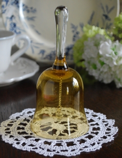 アンティーク雑貨  カラーガラスのディナーベル、アンティークプレスドグラス