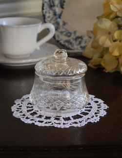 アンティーク雑貨 ジュエリーボックスアンティーク 美しいカッティングのアンティークガラス雑貨、キレイなプレスドグラス